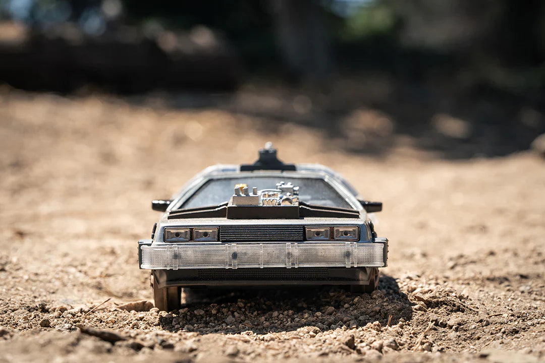 Back to the Future Part III (rail version) die-cast 1:24 scale "Hollywood Rides" light-up DeLorean Time Machine